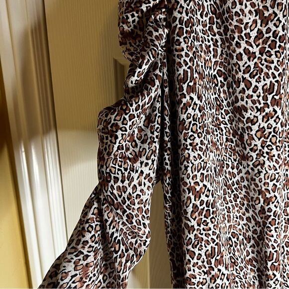 Adrianna Papell Blouse with Ruched Arms, Size Medium. Excellent Condition. - Picture 3 of 7